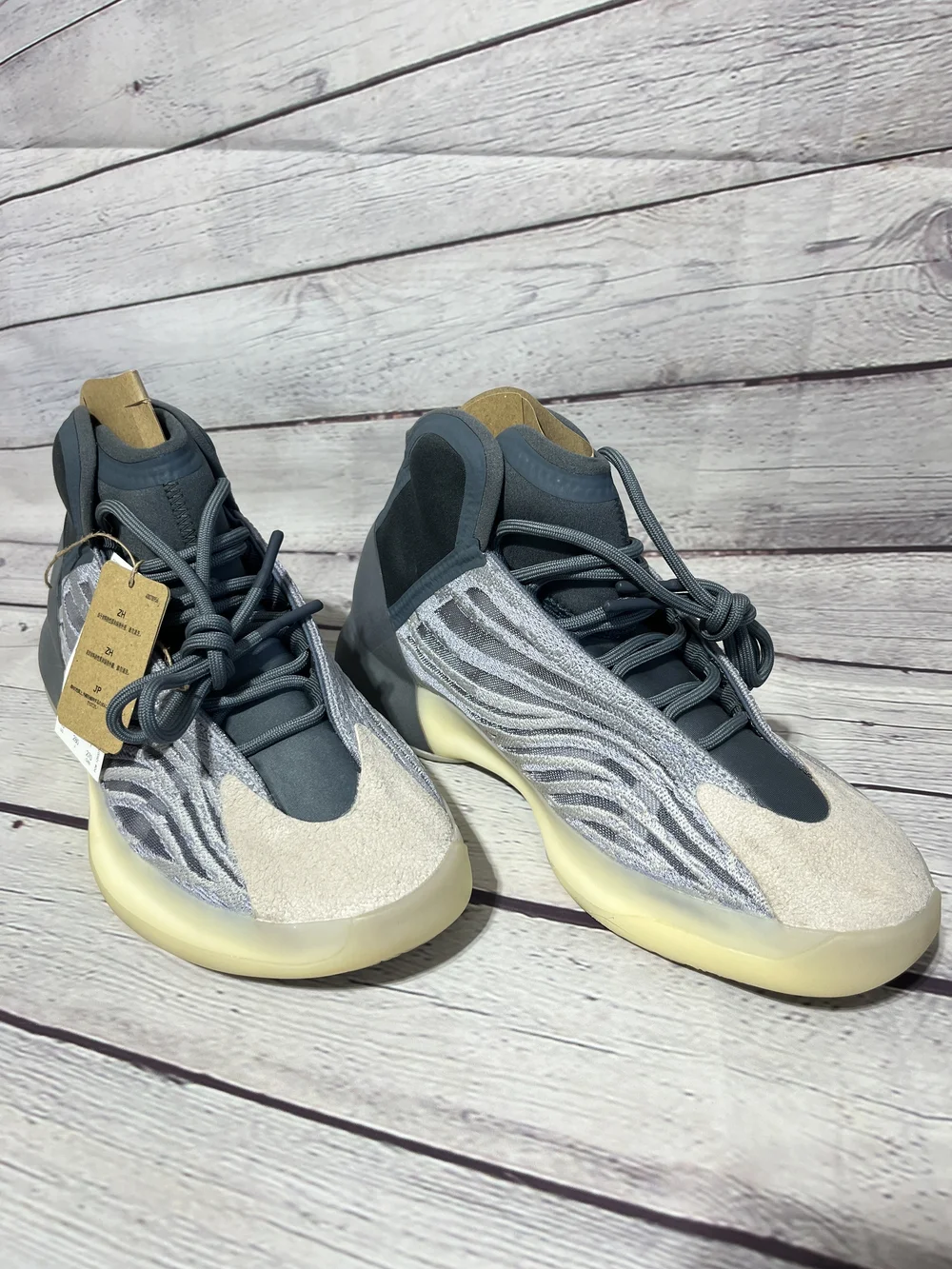 Adidas YZY QNTM Size 10 Men's Grey Athletic Sneakers with Cushioned Collar